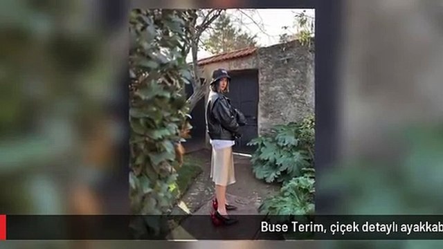 Buse Terim, çiçek detaylı ayakkabısıyla alay konusu oldu