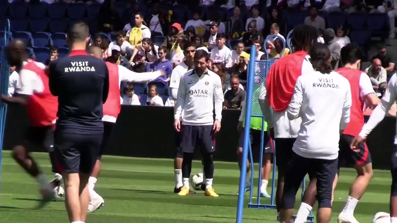 Kylian MBAPPÉ et Achraf HAKIMI s'affrontent... au Pierre Feuille Ciseaux !