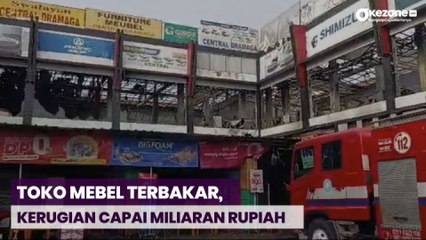 Télécharger la video: Kebakaran Toko Mebel akibatkan Kerugian Miliaran Rupiah