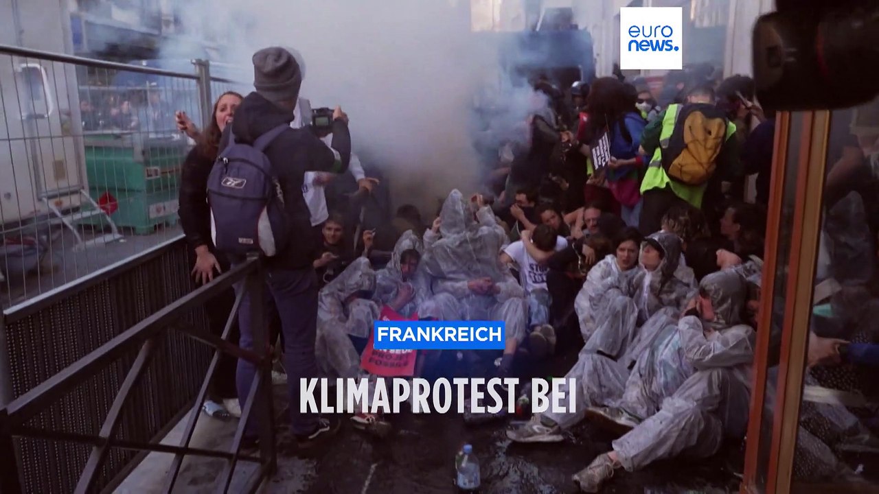 Klimaprotest bei hauptversammlung von Ölriese total