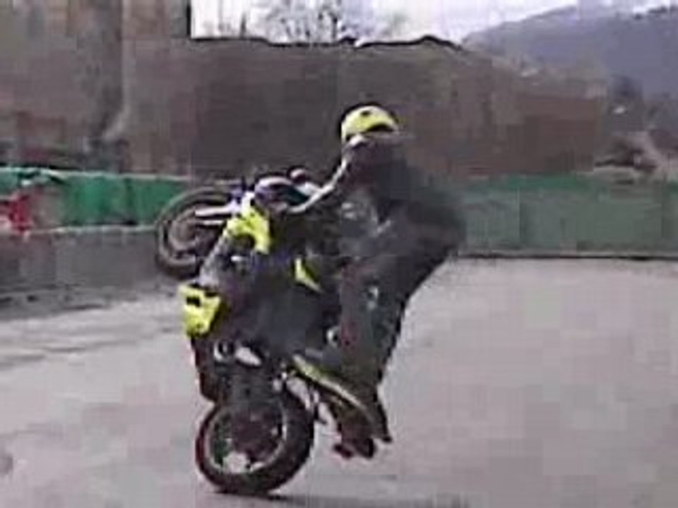 Salon de la moto 2008 à munster et le stunter Simon