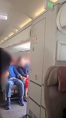 Corée du Sud: Un homme ouvre la porte d'un avion de ligne en plein vol