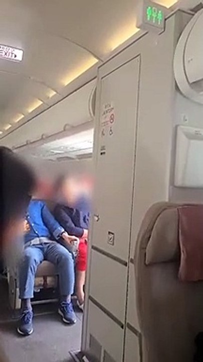 Corée du Sud: Un homme ouvre la porte d'un avion de ligne en plein vol