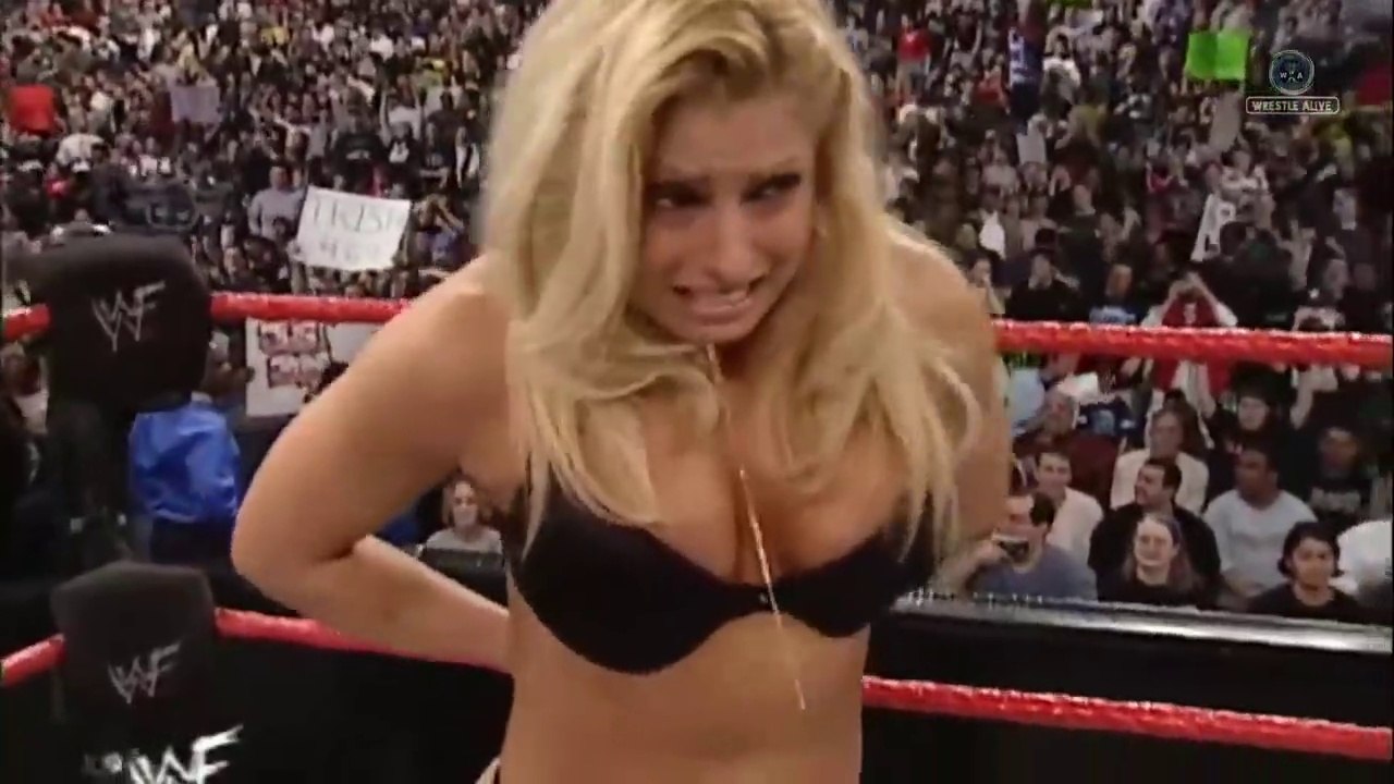 Top 5 Wrestlers Embarrassing Moments in WWE