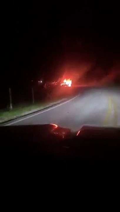 Batida seguida de incêndio mata uma pessoa e fere quatro na MGC-120