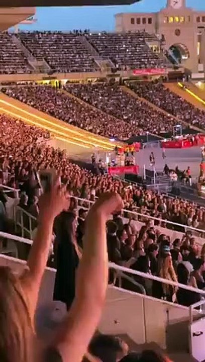 Ovación a Messi en el Estadi Olímpic de Barcelona