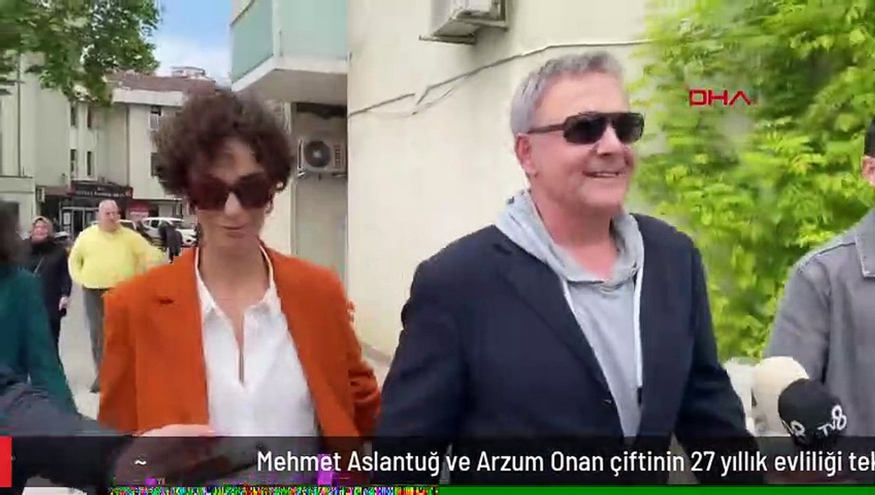 Mehmet Aslantuğ ve Arzum Onan çiftinin 27 yıllık evliliği tek celsede bitti! Adliyeye el ele geldiler