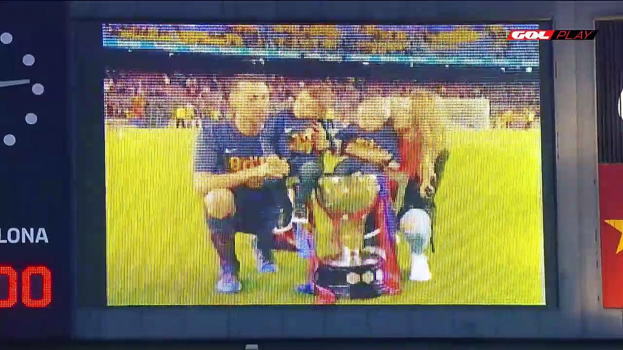 El Camp Nou despide a Busquets y Jordi Alba