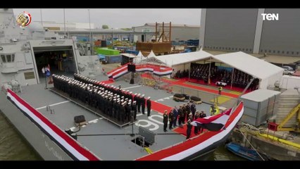 قائد القوات البحرية يرفع العلم المصرى على الفرقاطة "القهار" طراز MEKO- A200