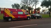 Engavetamento entre três carros deixa duas pessoas feridas na Avenida Tancredo Neves