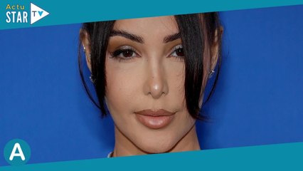 Nabilla pulpeuse en maxi décolleté très original et assortie à son mari Thomas au gala de l'amfAR