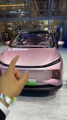 للفتيات.. 4 سيارات من جيلي بلون الروز جولد