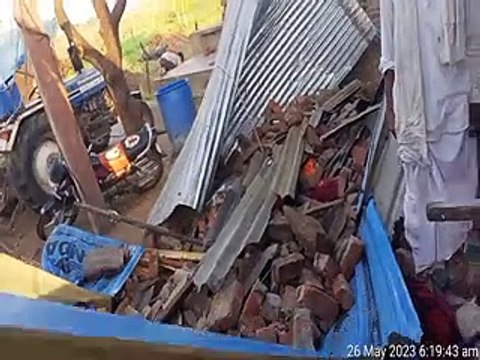 video: अंधड़ से विद्युत तंत्र हुआ तहस-नहस, मकान ढहा, तीन जने घायल