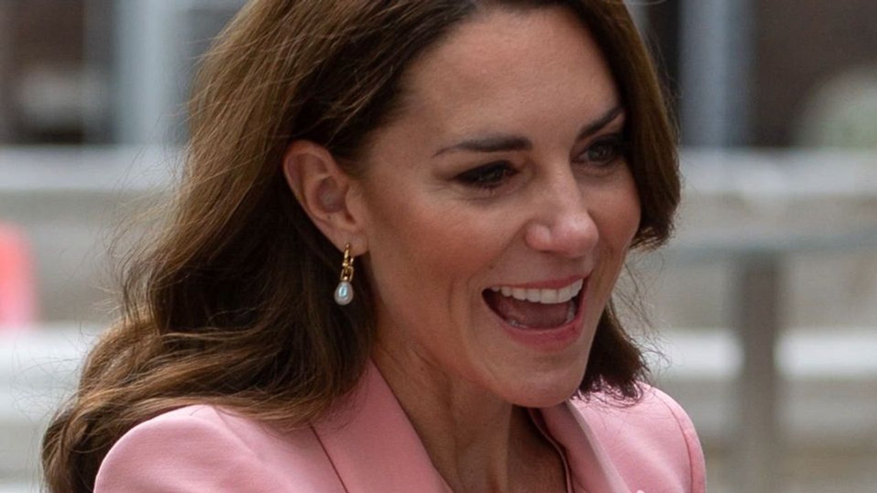 Ungewohnt: Prinzessin Kate macht auf Barbie