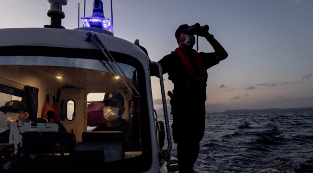Migrantenboot mit 500 menschen im meer verschwunden