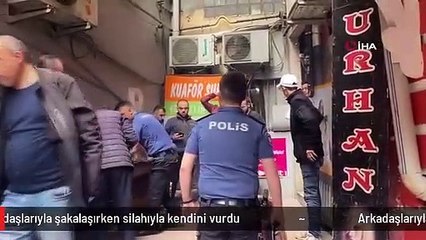 Arkadaşlarıyla şakalaşırken silahıyla kendini vurdu