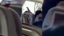 Pánico en un avión al abrir un pasajero la salida de emergencia en pleno vuelo