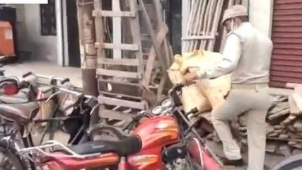 हापुड़: 2000 का नोट बना &#039;खाकी&#039; के लिए मुसीबत, जानिए क्या है मामला