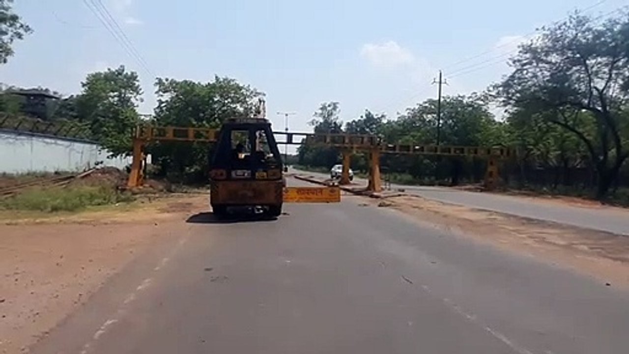 भारी वाहनों ने तोड़ा बीएसपी का हाइट बेरियर, अब संधारण