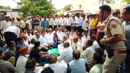 Video: युवक पर पेट्रोल छिड़कर लगाई आग, अजमेर में उबले लोग