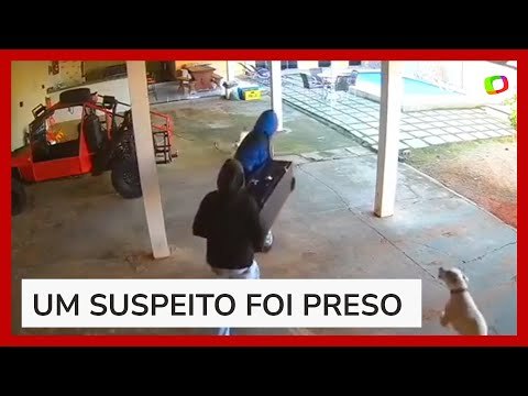 Ladrões se atrapalham e caem em piscina ao fugirem com cofre roubado em MT