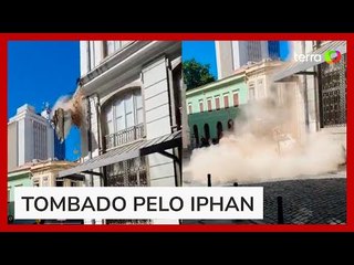 Parte da fachada de prédio histórico dos Correios desaba no Rio de Janeiro