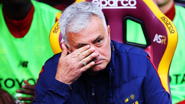 Roma, in attesa del Siviglia Mourinho ha già deciso ▷ In questa busta c'è scritto il futuro del tecnico portoghese