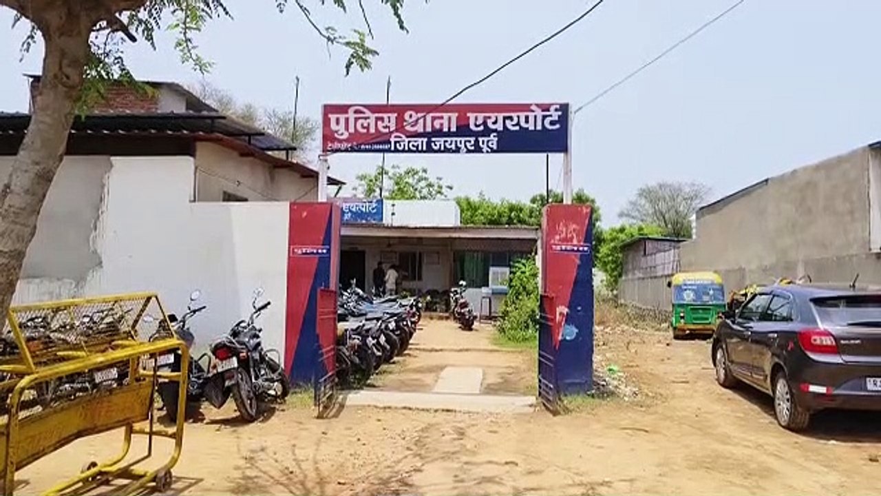 टार्च में छिपाकर दुबई से लाया दो किलो सोना, पुलिस ने पकड़ा