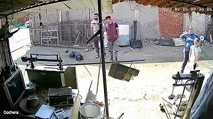 Asalto cometido por criminal en México antes de ser herido y capturado.