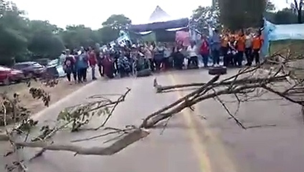 Trabajadores de la salud y docentes cortan la ruta en Aguaray