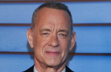 Tom Hanks recibió un balón de voleibol  en homenaje a su compañero de reparto Wilson