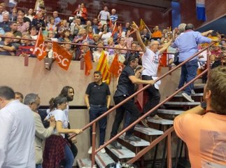 Cuatro ecologistas atacan al PSOE en el último mitin de Sánchez