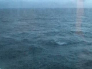 Je m'amuse a Filmer la Mer par le Hublo