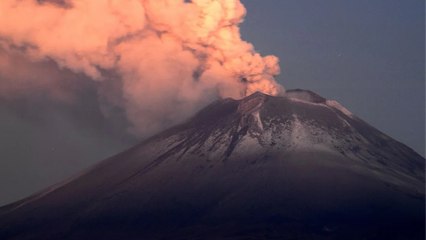 Drone sobrevuela el volcán Popocatépetl en México y muestra el interior de su cráter en actividad