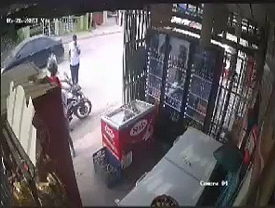 Captan como asaltantes se roban una moto
