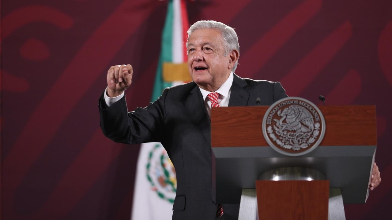 López Obrador llamó de nuevo usurpadora a Dina Boluarte tras ser declarado "non grato" por el Congreso de Perú