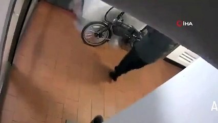 Apartmandaki elektrikli bisikletin bataryası patladı