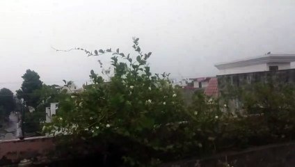 Video: NCR में पांच घंटे भारी बारिश और तेज रफ्तार हवा का अलर्ट, देखें वीडियो