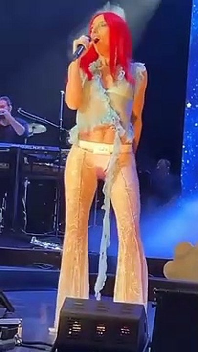 Pantolonun üzerine iç çamaşırı giyen Gülşen'e yorum yapıyor: Çocuk bezi giymiş gibi