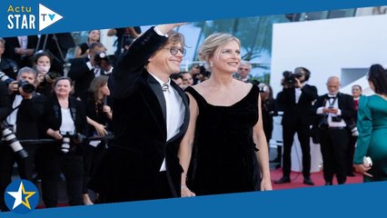 Karin Viard à Cannes : elle joue la carte de la simplicité en robe longue noire qui touche au but