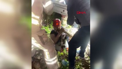 Beykoz'da kuyuya düşen vatandaş ve kedi kurtarıldı