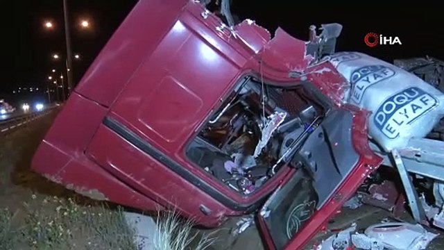 Tırın çarptığı otobüs alev aldı: 5 yaralı