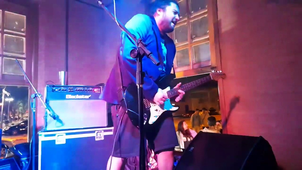 AROUND THE WORLD - RED LIGHT BIG MAMAS - CULTURA ROCK ARTUR NOGUEIRA