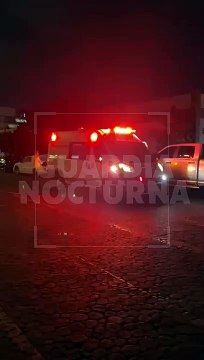 #Preliminar Con heridas de arma blanca en tórax y brazos, una mujer llegó herida a las instalaciones de la Cruz Verde, Zapopan Norte #GuardiaNocturna