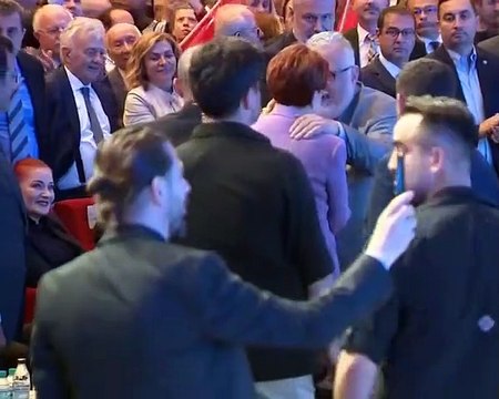 Celal Şengör'ün Akşener'i sarılarak tebrik ettiği anlar sosyal medyada gündem oldu