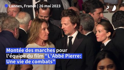 Cannes: montée des marches de l'équipe du film "L'Abbé Pierre : Une vie de combats"