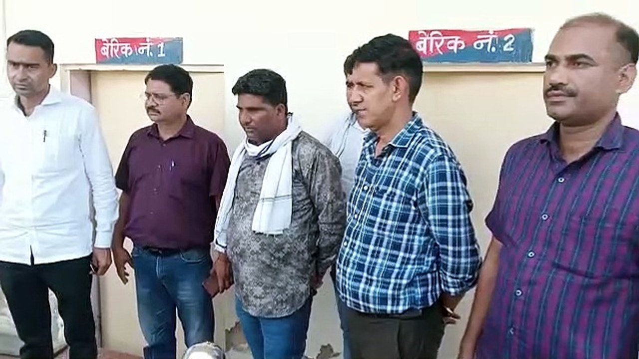 सफाईकर्मी ने नाश्ते के बिल पास करने की एवज में...