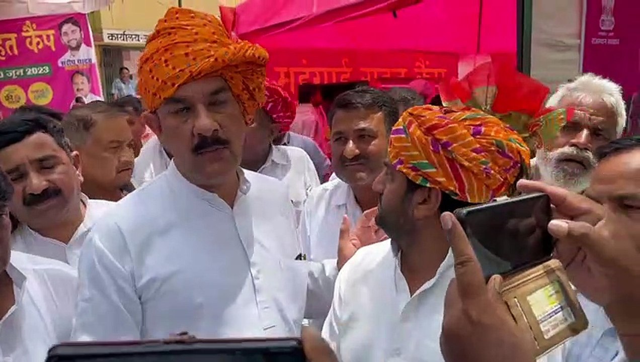 लाभार्थियों को सौंपे गारंटी कार्ड