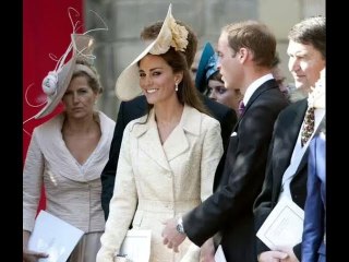 Le manteau «or» de 1 000 £ de Kate au mariage de Zara n'a «pas enfreint le protocole royal», selon