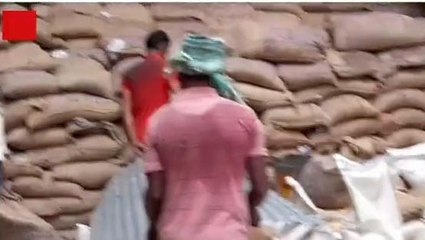 बांका: तेज आंधी के चलते उड़ गई सरकारी गोदाम की छत, सैकड़ों क्विंटल अनाज भीगा, देखें वीडियो